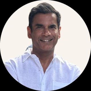 Dr Ash Kapoor
